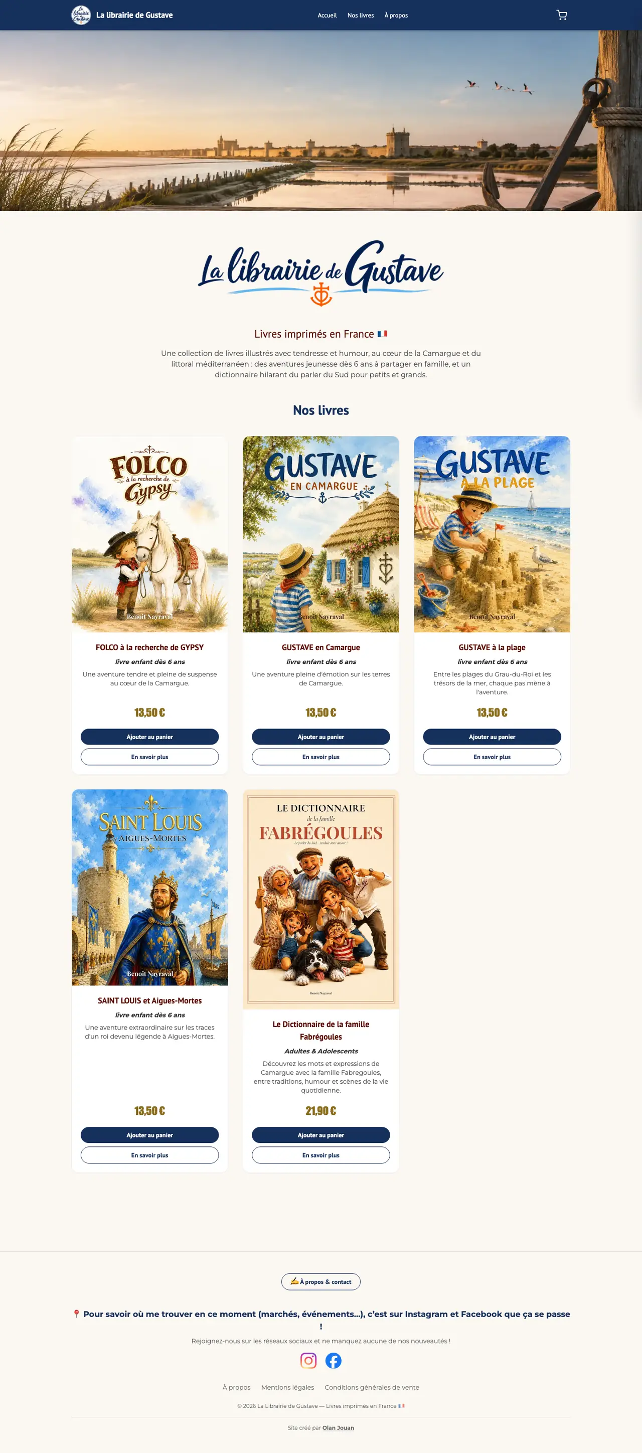 Le site de la Librairie de Gustave affiché sur un iMac, qui défile : photo de la Camargue, logo de la librairie et catalogue des livres illustrés